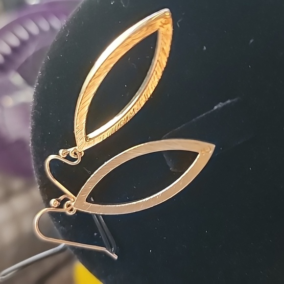 Earrings - Picture 3 of 4